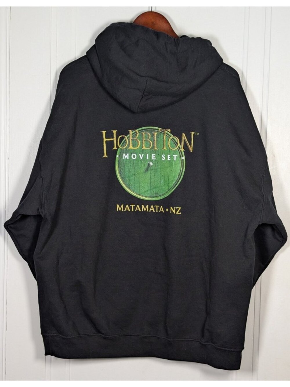 Lord Of The Rings Hobbiton Movie Set Hoodie Size 2XL Unisex Matamata NZ LOTR - Picture 1 of 3